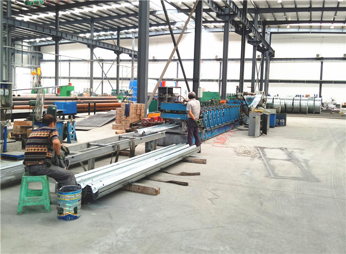 波形護欄生産設備