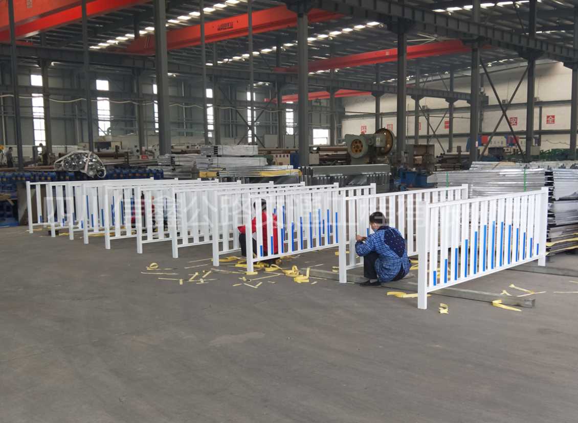 市政隔離護欄（中央隔離欄）