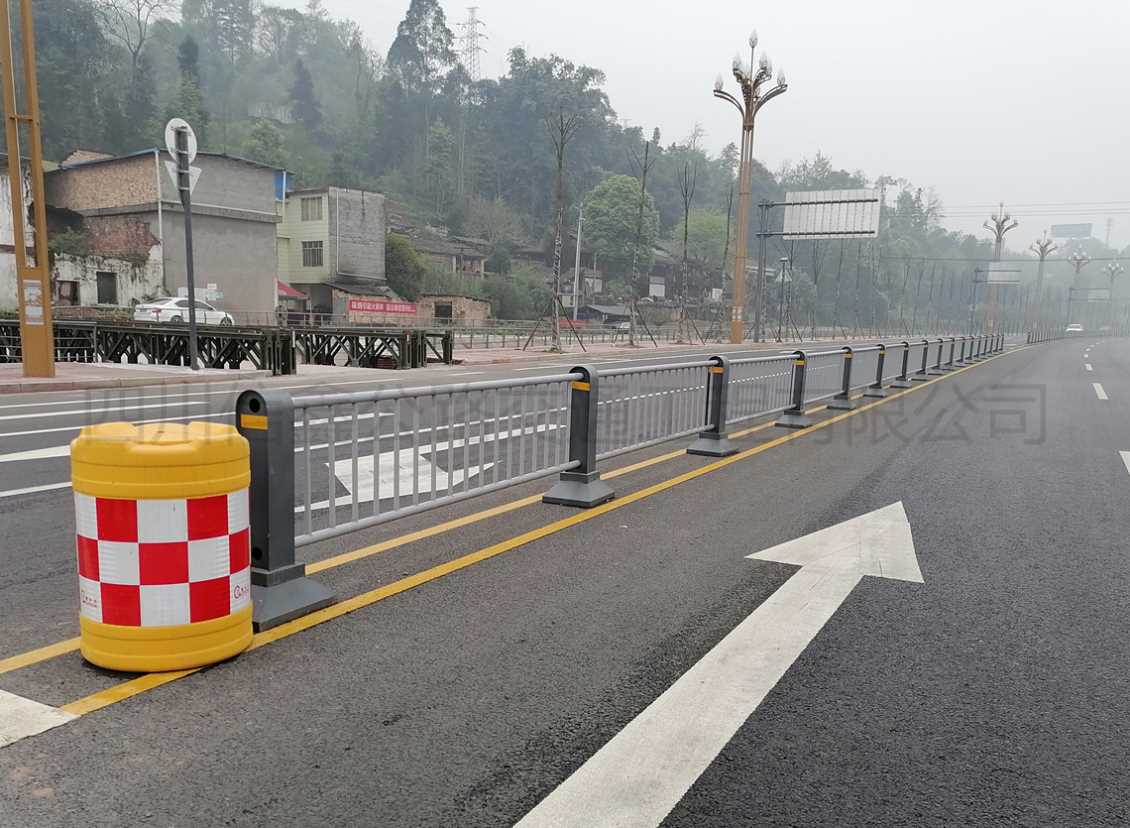 市政隔離護欄（中央隔離欄）