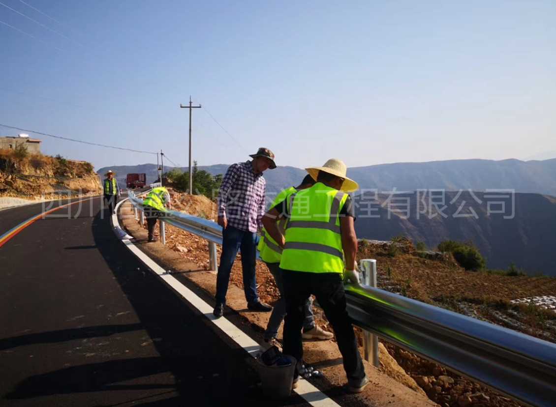 波形護欄（Gr-B-4C）