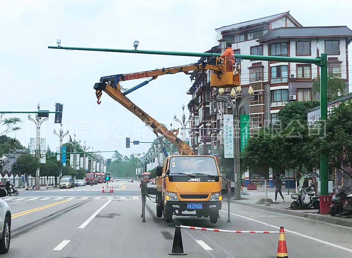 電子警察監控杆（L型杆）