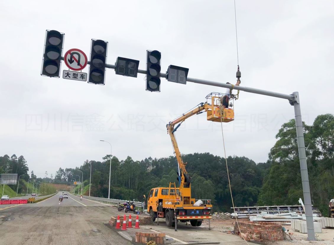 機動車信号燈杆（單懸臂式）