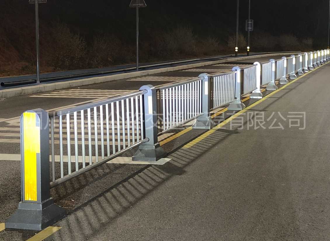 市政隔離護欄（中央隔離護欄）